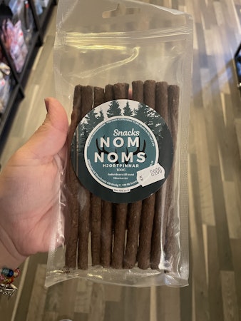 Nom nom pinnar Hjort 100g
