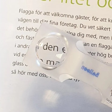 Läslinjal med förstoringsglas