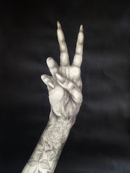 Stay Peaceful - Svartvit tavla i Kol & Akryl med tatuerad hand