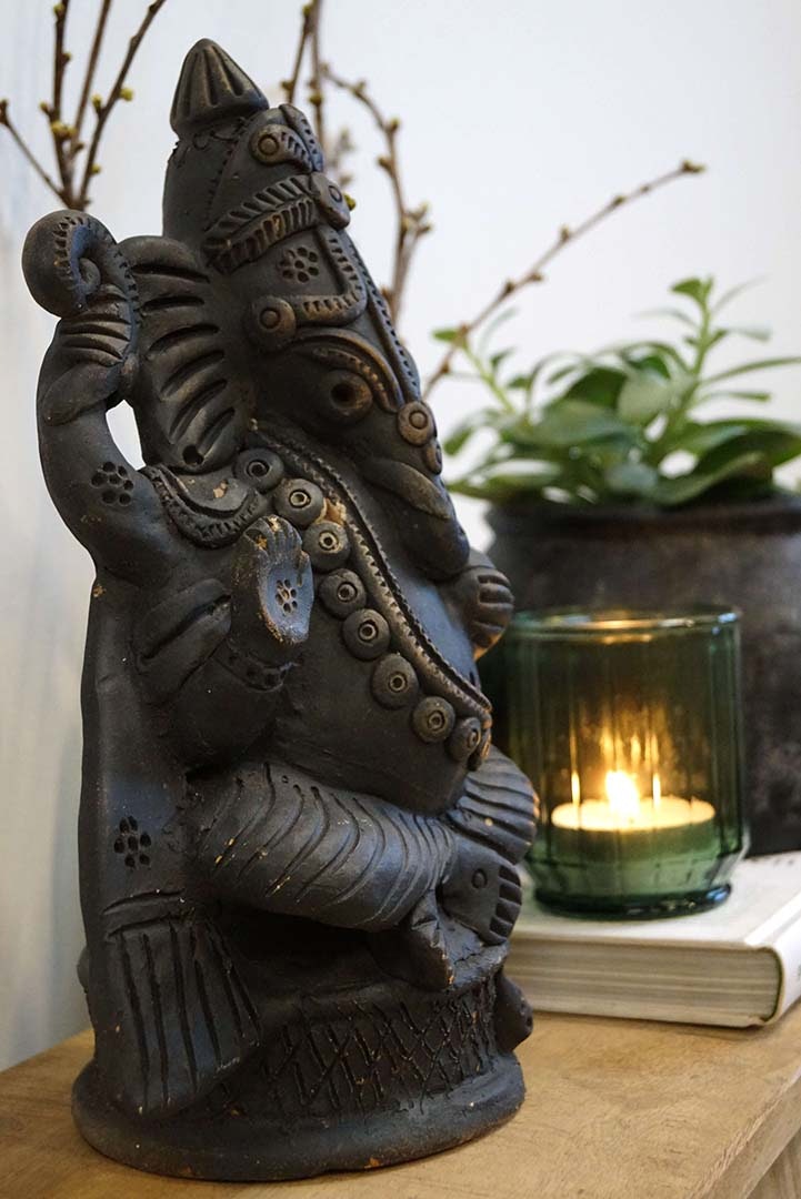 Ganesha lerskulptur