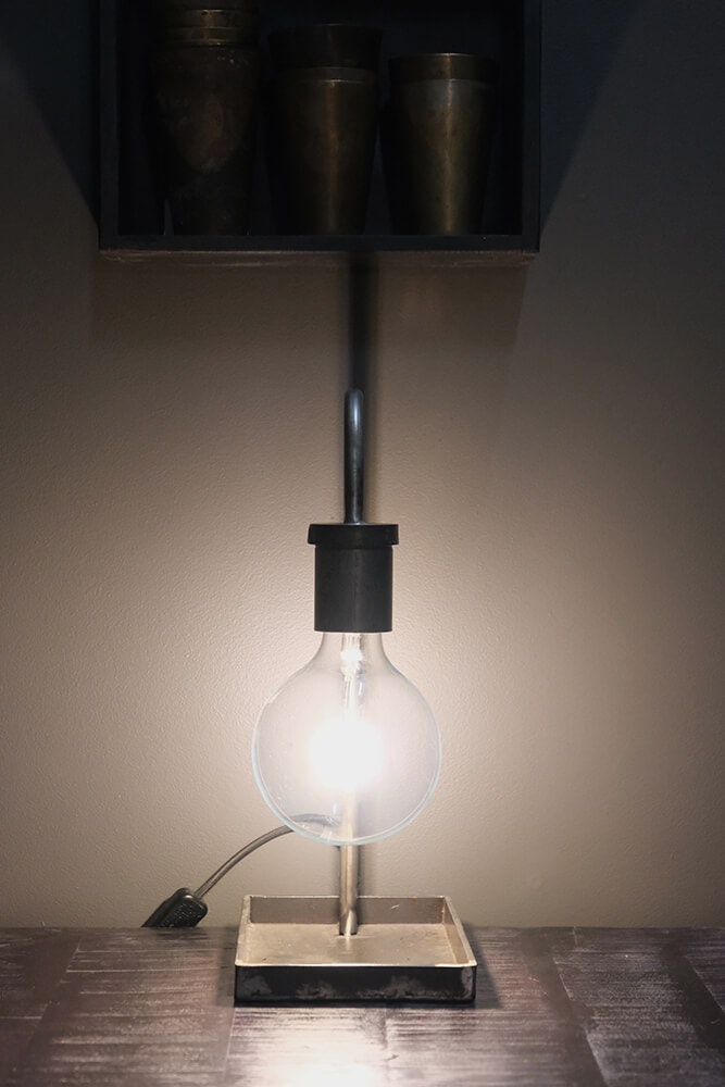 Bordslampa i järn, 35cm