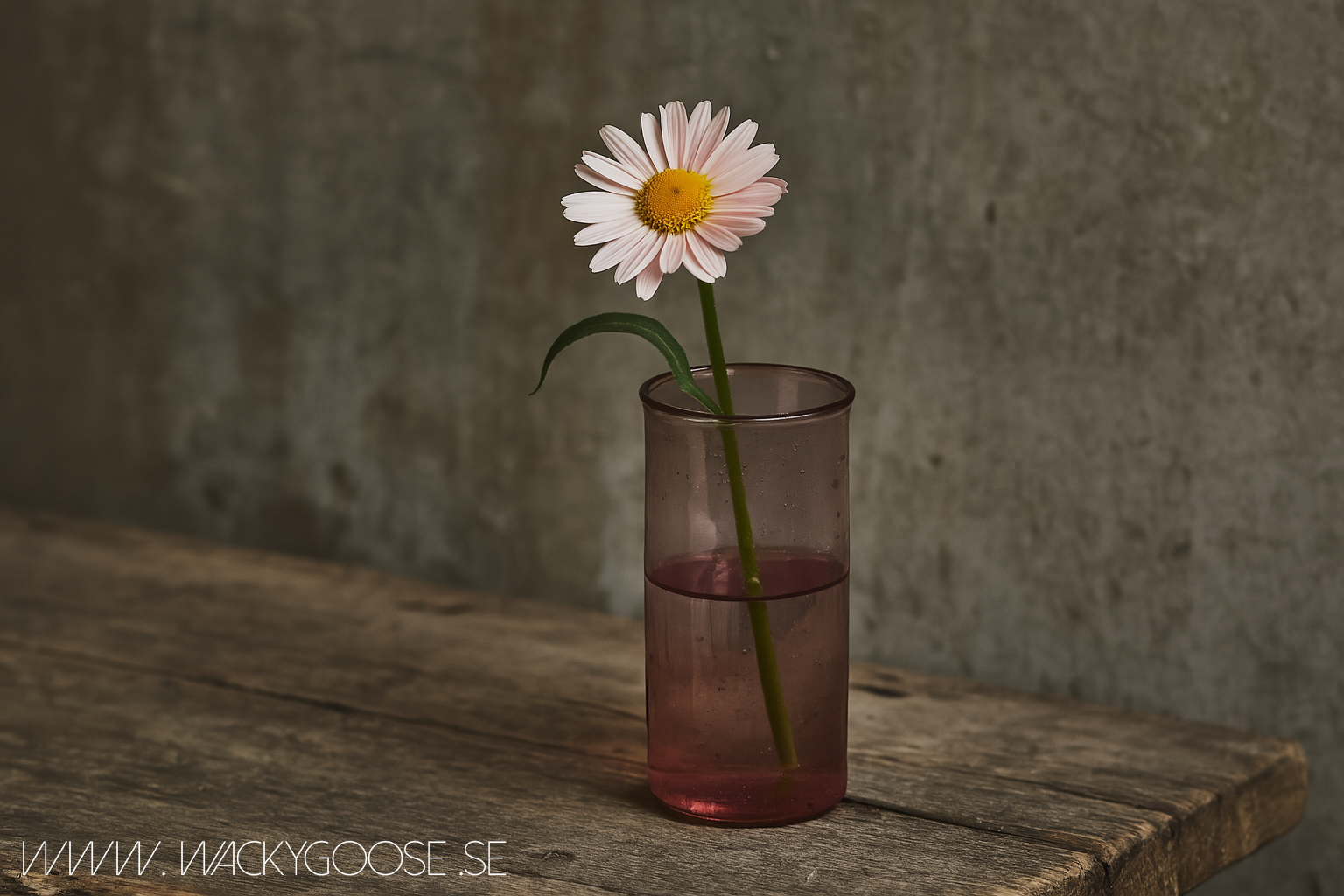 Munblåst Vas av återvunnet glas, 14cm, Rosa