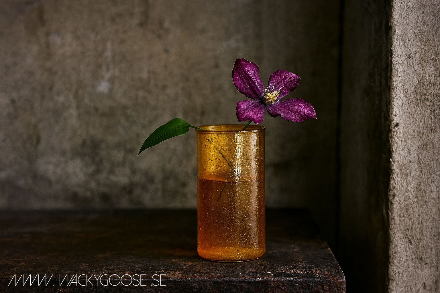 VIOLETTA Vas av återvunnet glas, Liten, Bärnsten