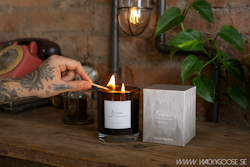 Doftljus med två vekar, ~45 h, Liquorice & sandalwood