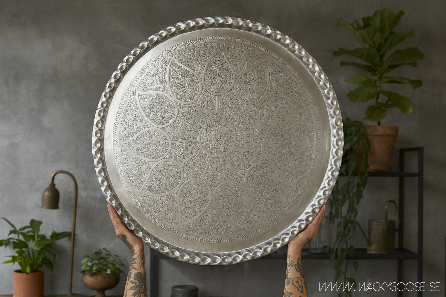 Vackert dekorationsfat, Ø90cm, Silver