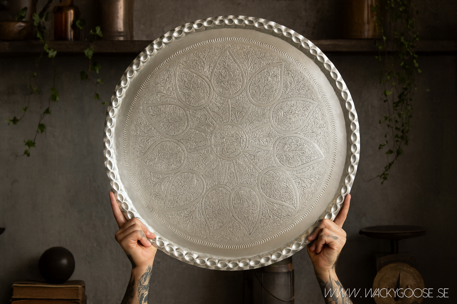 Vackert dekorationsfat, Ø70cm, Silver