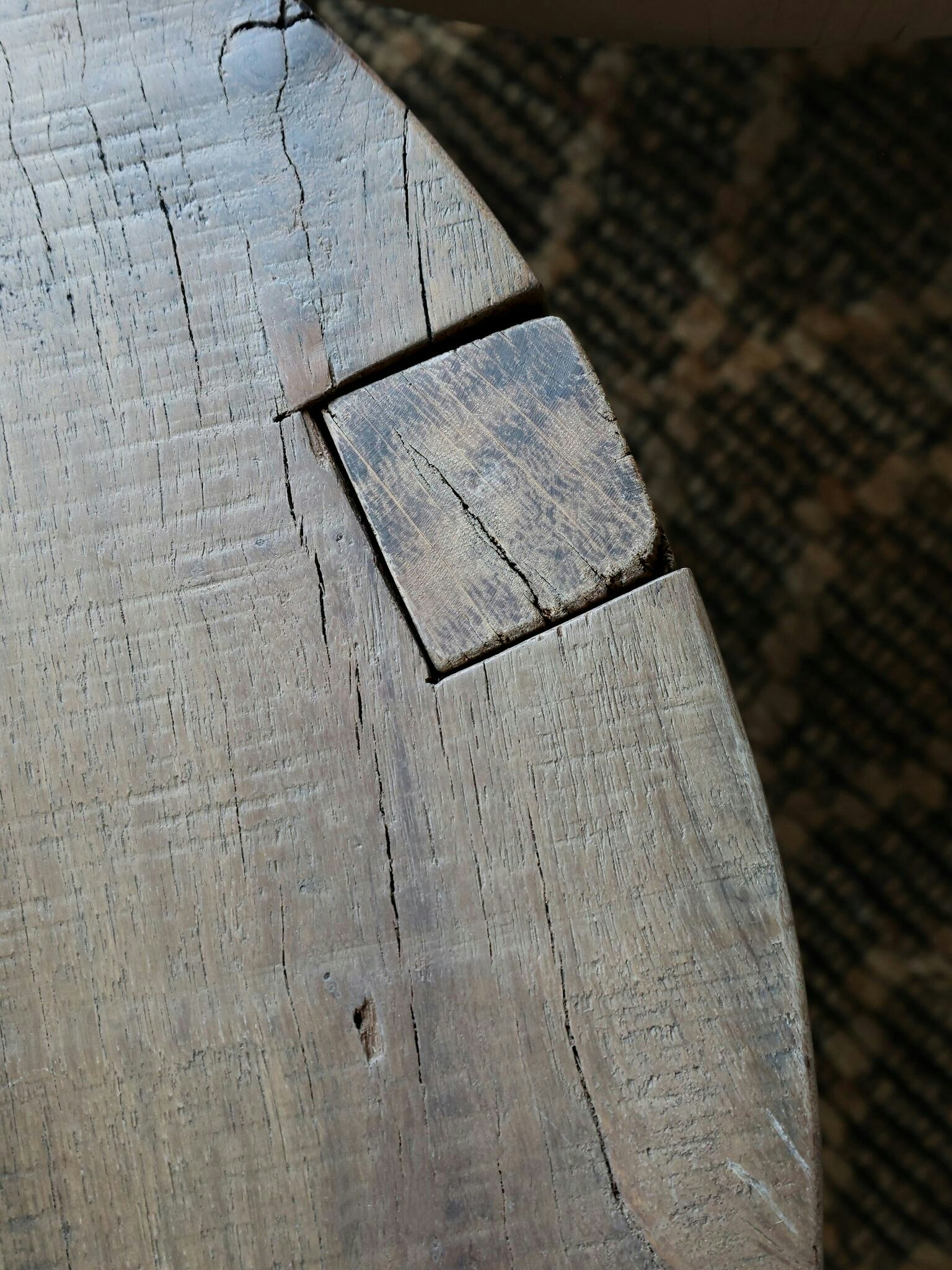 Handgjort soffbord/Avlastningsbänk av återbrukat material, Ø80