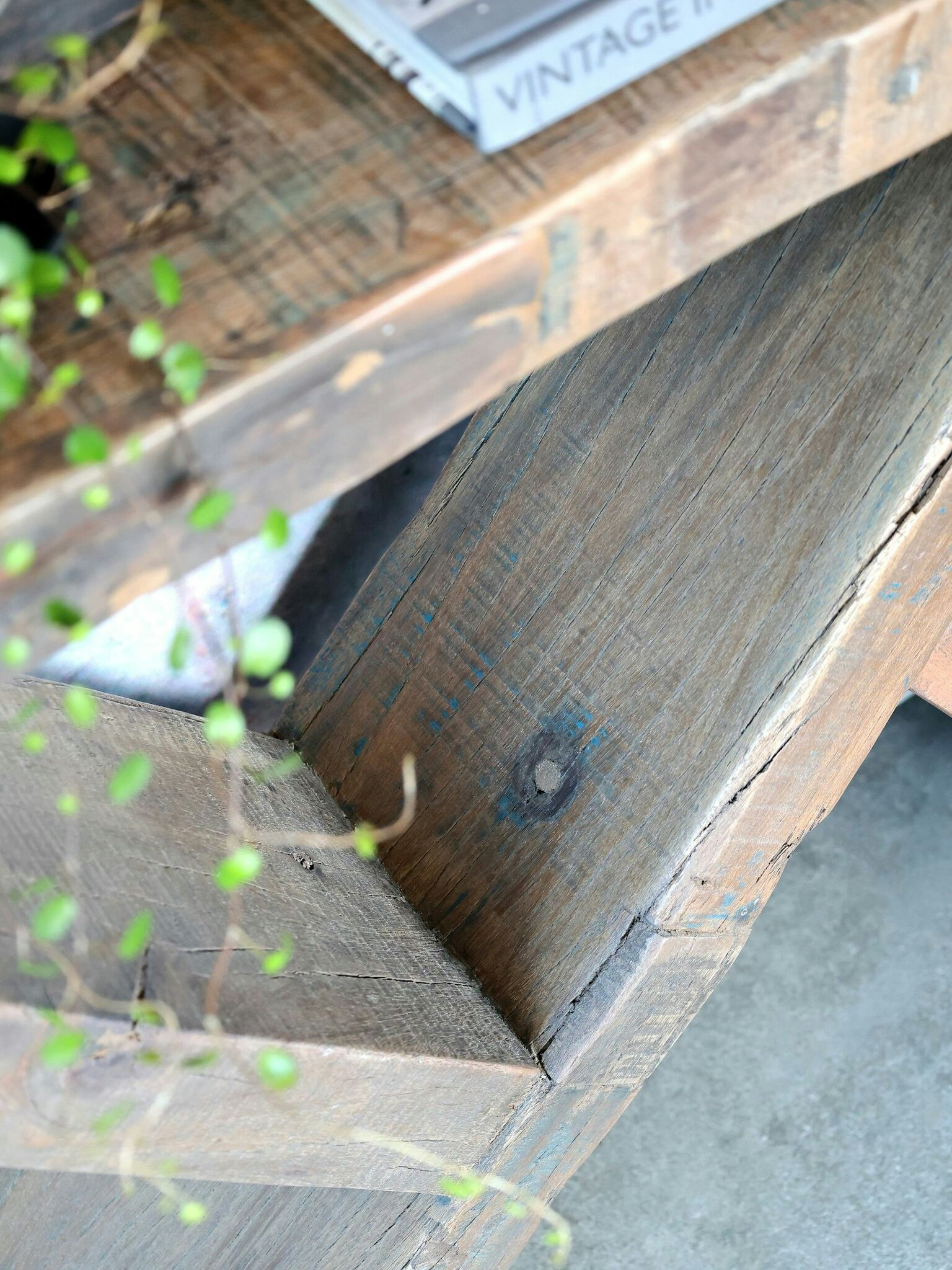 Handgjort Sidobord/Avlastningsbänk av återbrukat material, 122cm