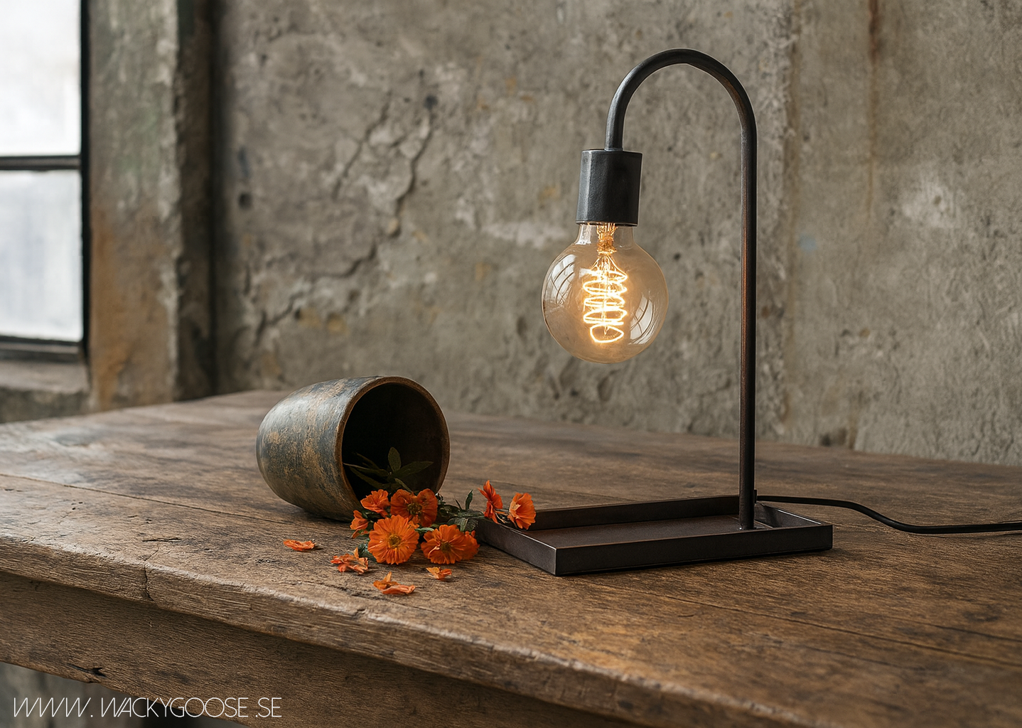 Bordslampa i järn, 35cm