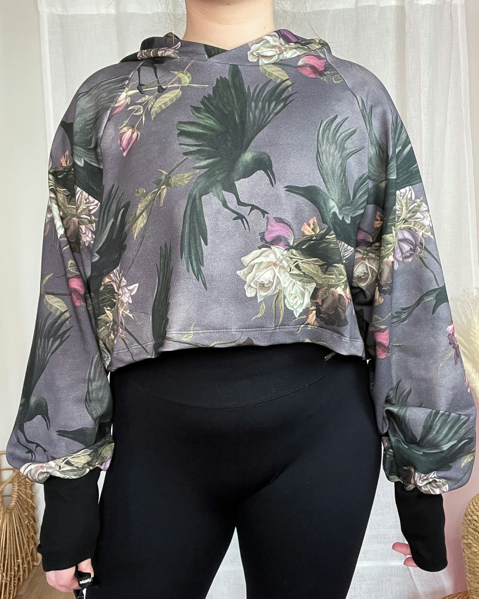 Baroque flowers black Crop top deluxe