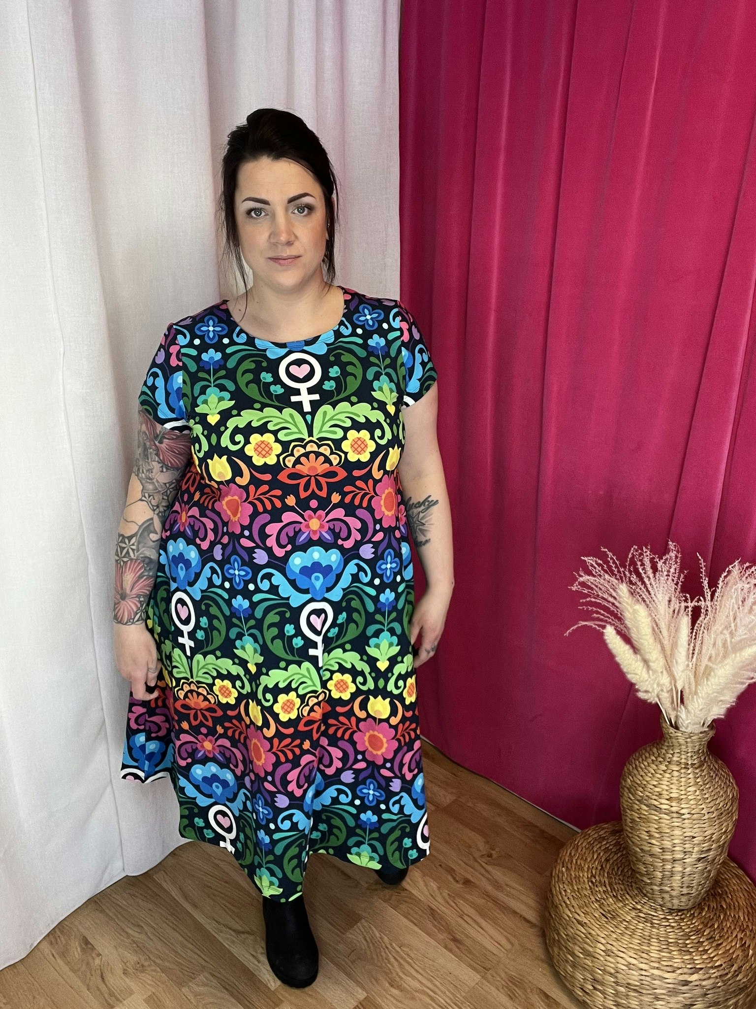 Sweet peas and bumblebees Groove Dress