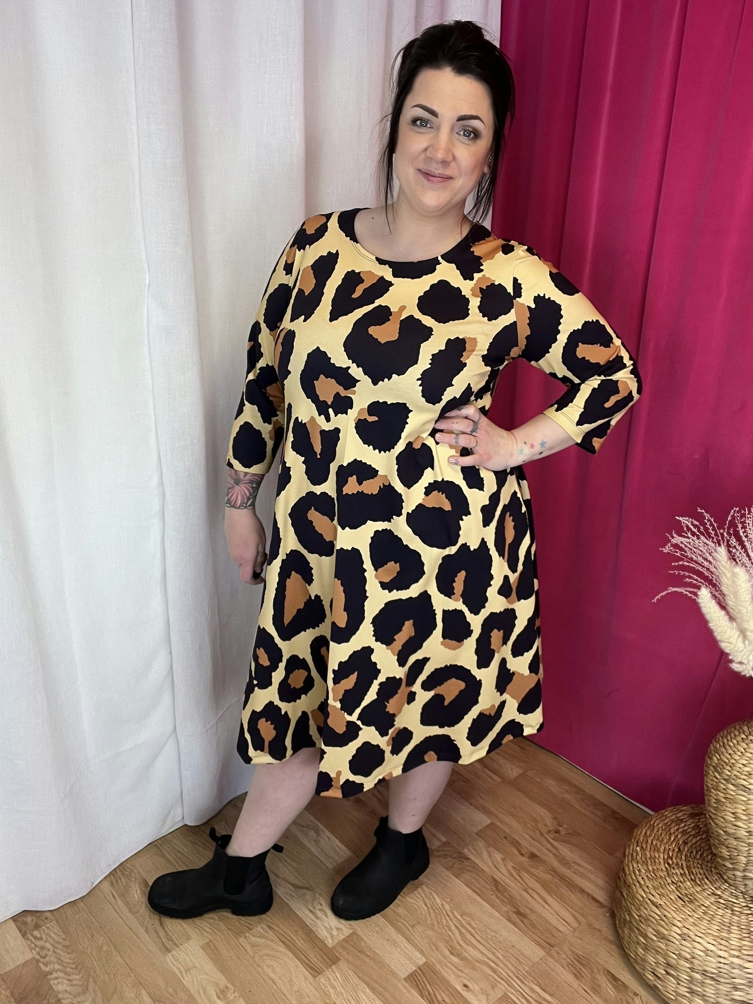 Sweet peas and bumblebees Groove Dress