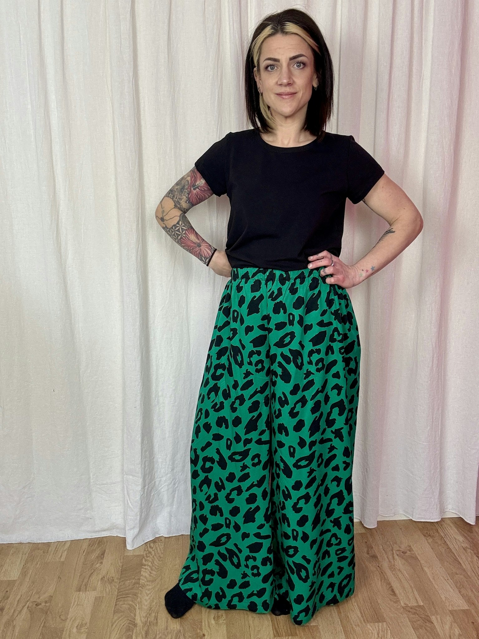 Viskosbyxa i Leopard (flera färgställningar)