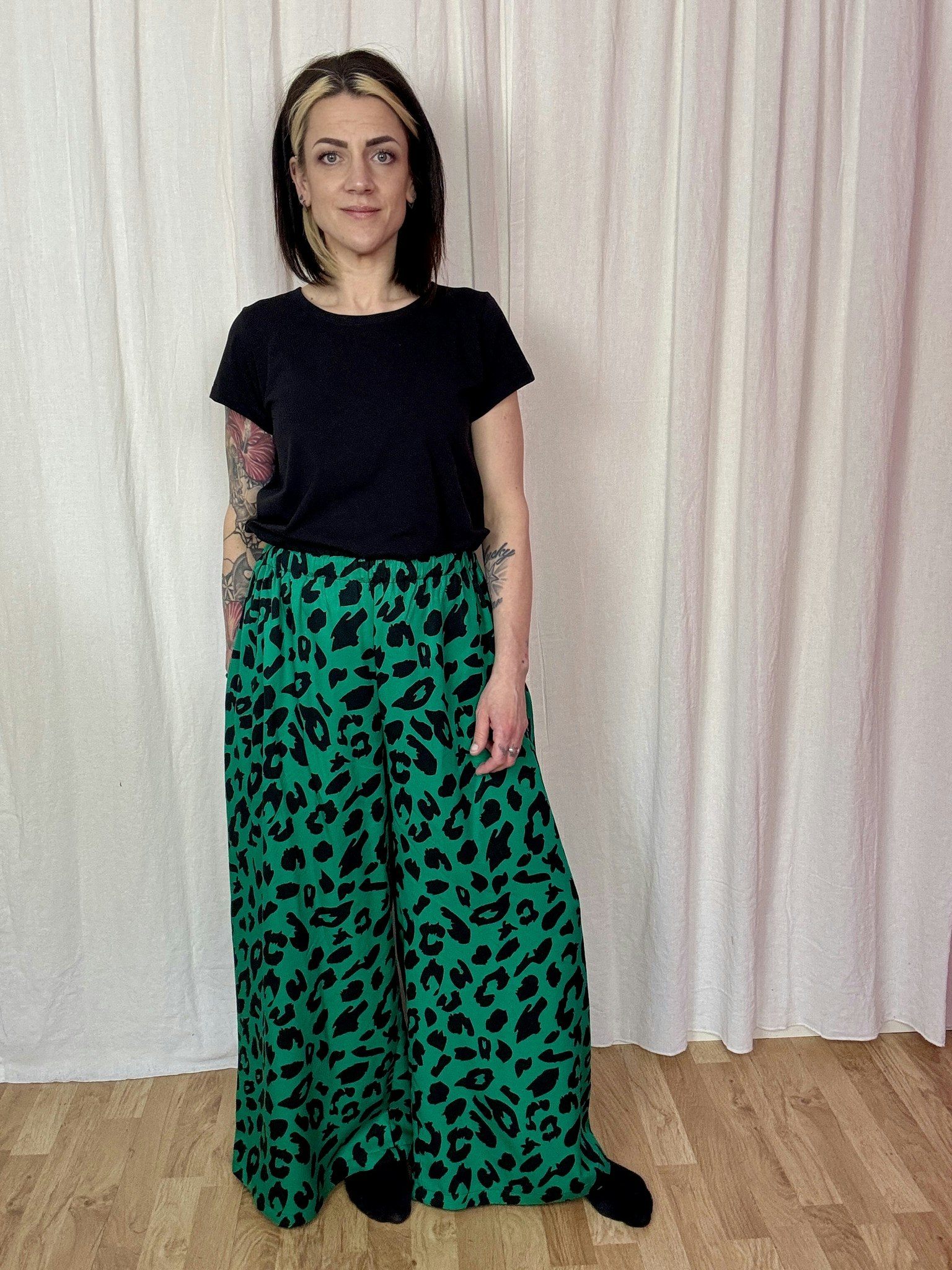 Viskosbyxa i Leopard (flera färgställningar)