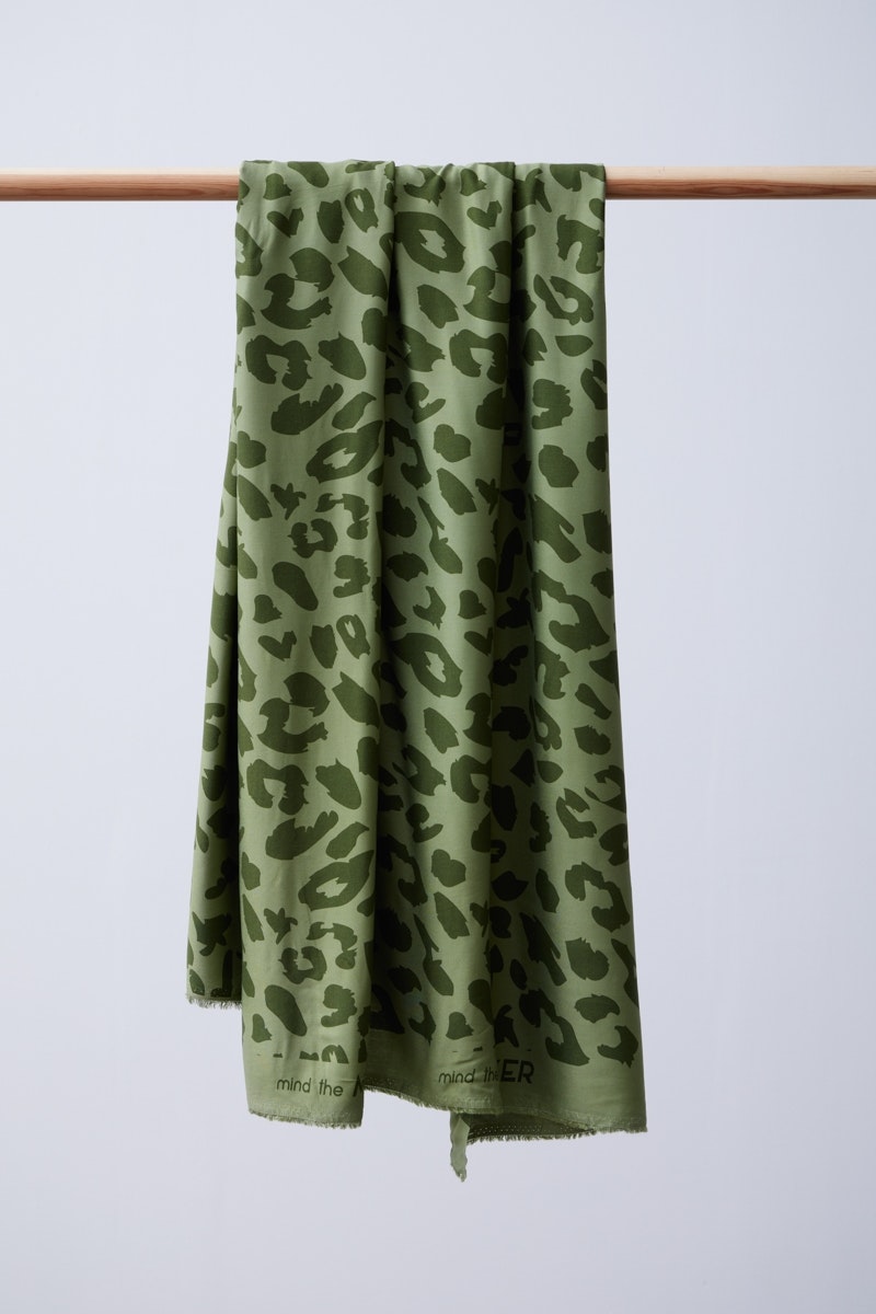 Viskos-shorts i Leopard (flera färgställningar)
