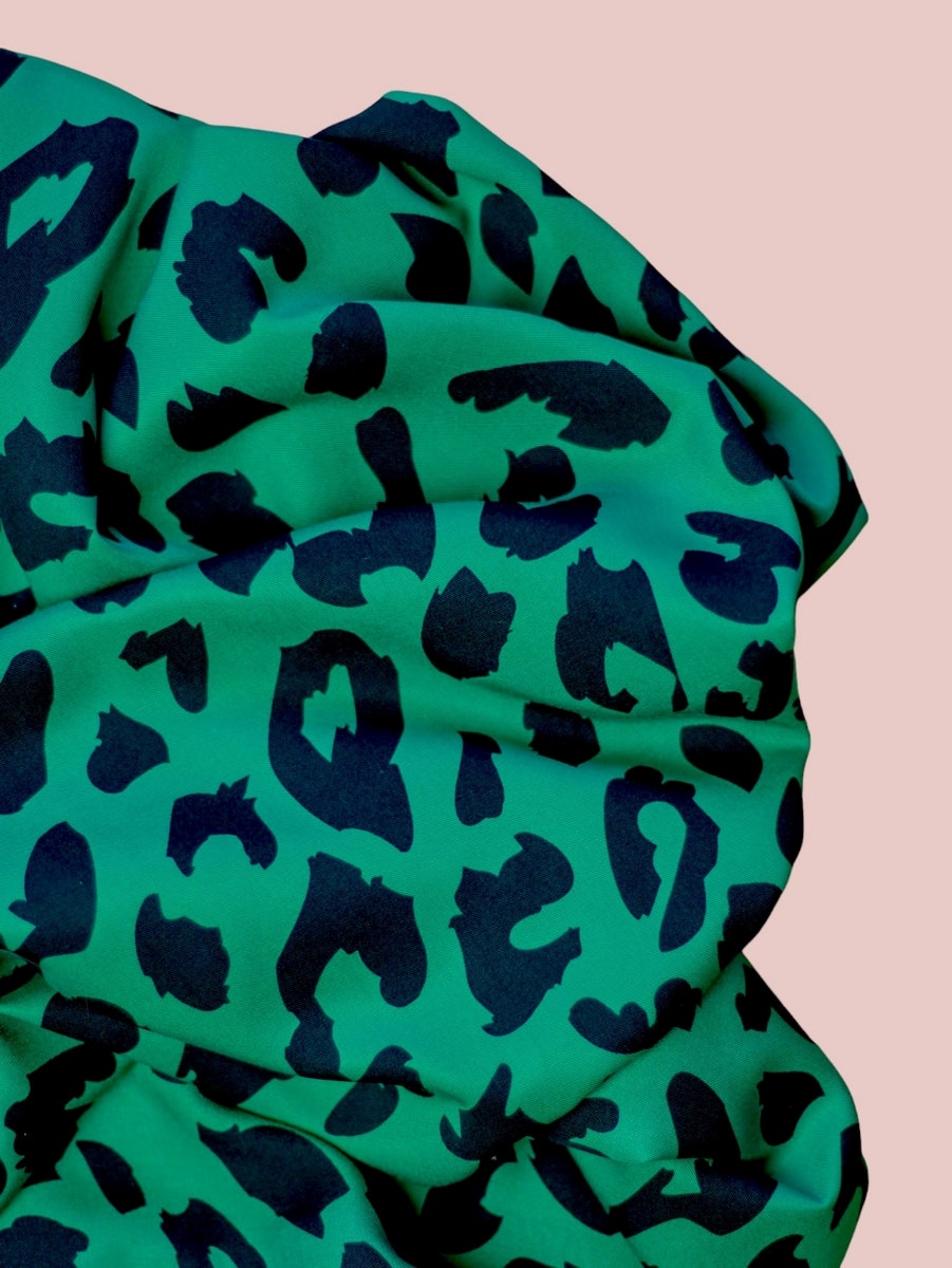 Viskosbyxa i Leopard (flera färgställningar)