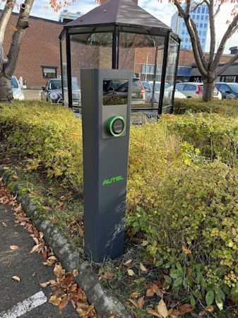 Paket - 2 st Autel MaxiCharger integrerade i stolpe inkl. tillbehör