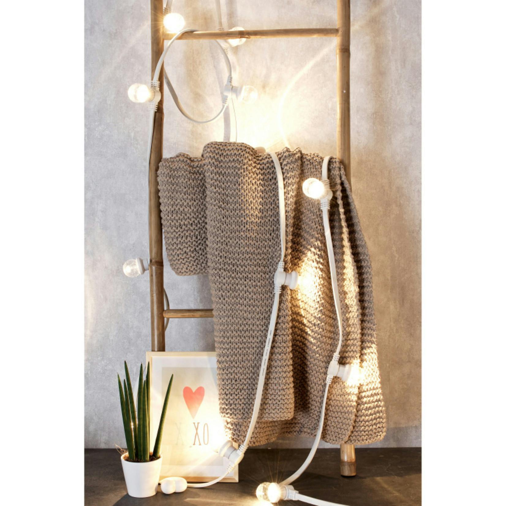 Hvit Utendørs Lyslenke komplett sett med utskiftbare LED-glødelamper - 10 til 50 meter