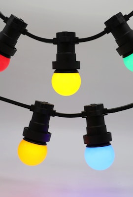 Guirlande lumineuse pour extérieur de 20m à 50m avec 20 à 50 ampoules LED remplaçables de 5 couleurs différentes