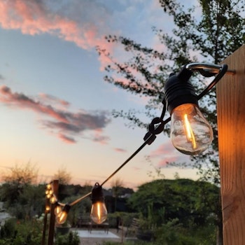 Guirlande lumineuse solaire pour extérieur - 20 mètres avec 20 ampoules interchangeables de 6 watts