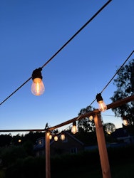 LY Sweden Premium Solar-Lichterkette - 20-50 Meter mit austauschbaren Solarlampen - integrierter Dimmer und Fernbedienung