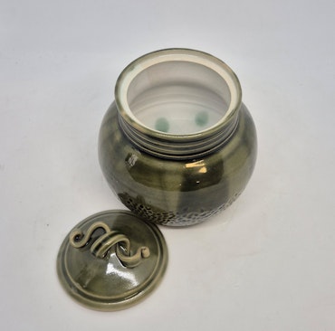 Burk med lock "pinjegrön"