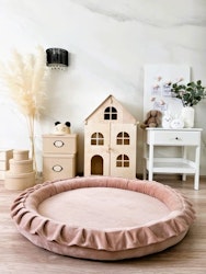 Lekpöl med volang Monio velvet beige