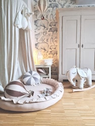 Lekpöl med volang Monio bomull beige