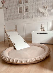 Lekpöl med volang Monio bomull beige