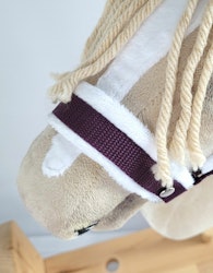 Stor grimma, Hobby Horse, plommon med vit päls