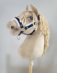 Stor grimma, Hobby Horse, mörkblå med vit päls