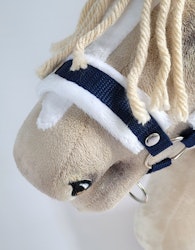 Stor grimma, Hobby Horse, mörkblå med vit päls
