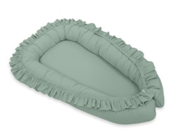 Babynest med volang Magic Loop pastel grön