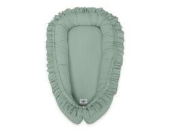 Babynest med volang Magic Loop pastel grön