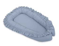 Babynest med volang Magic Loop pastel blå