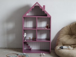 Violett hushylla dockhus i trä plum