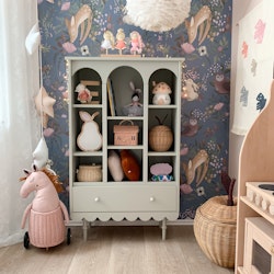 Bokhylla Babushka Wood Luck Olive
