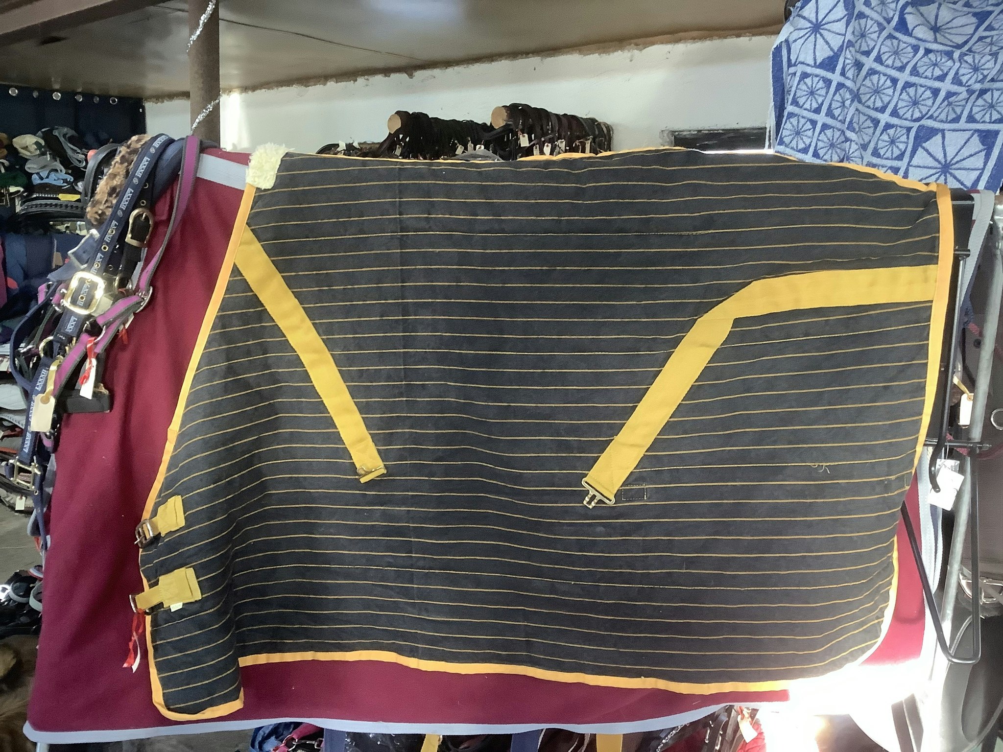 Täcke,stall,ca 100 gram,115 cm