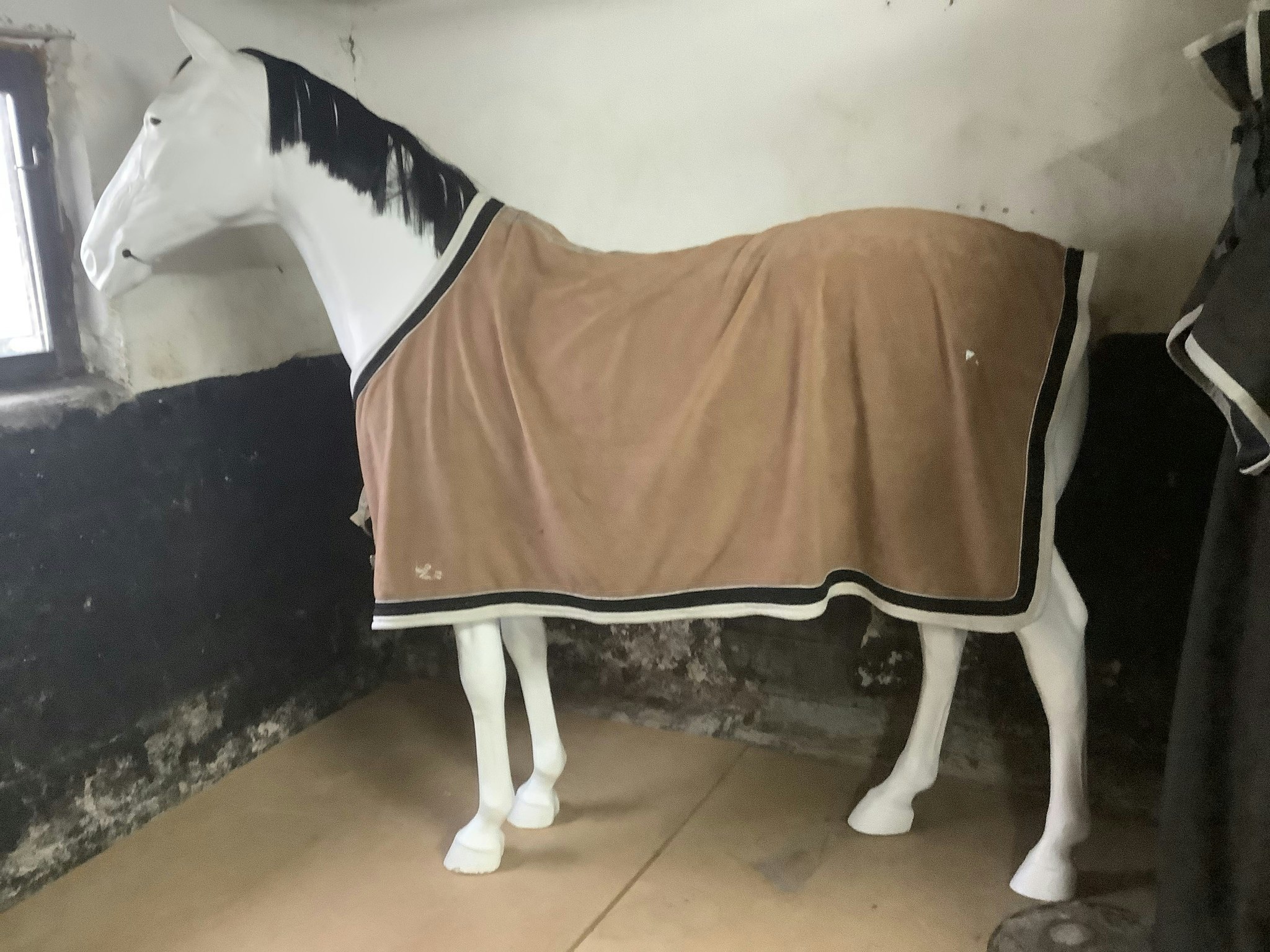 Fleecetäcke,brunt,litet hål,145 cm