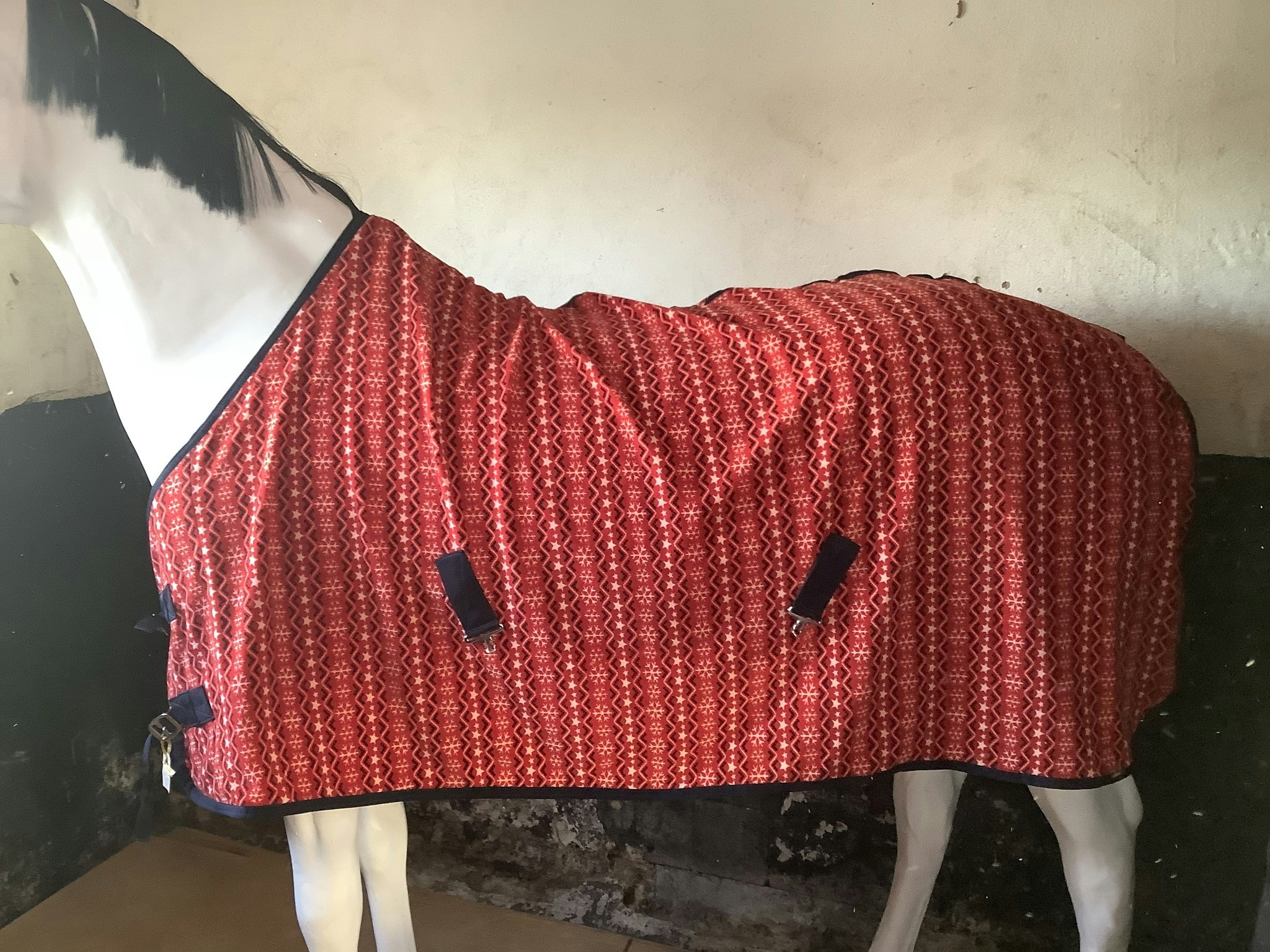 Fleecetäcke,rött,nytt,fattas gjordar,135 cm