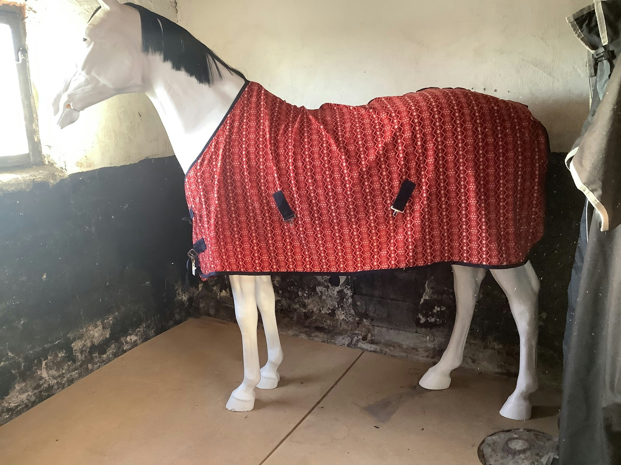 Fleecetäcke,rött,nytt,fattas gjordar,135 cm