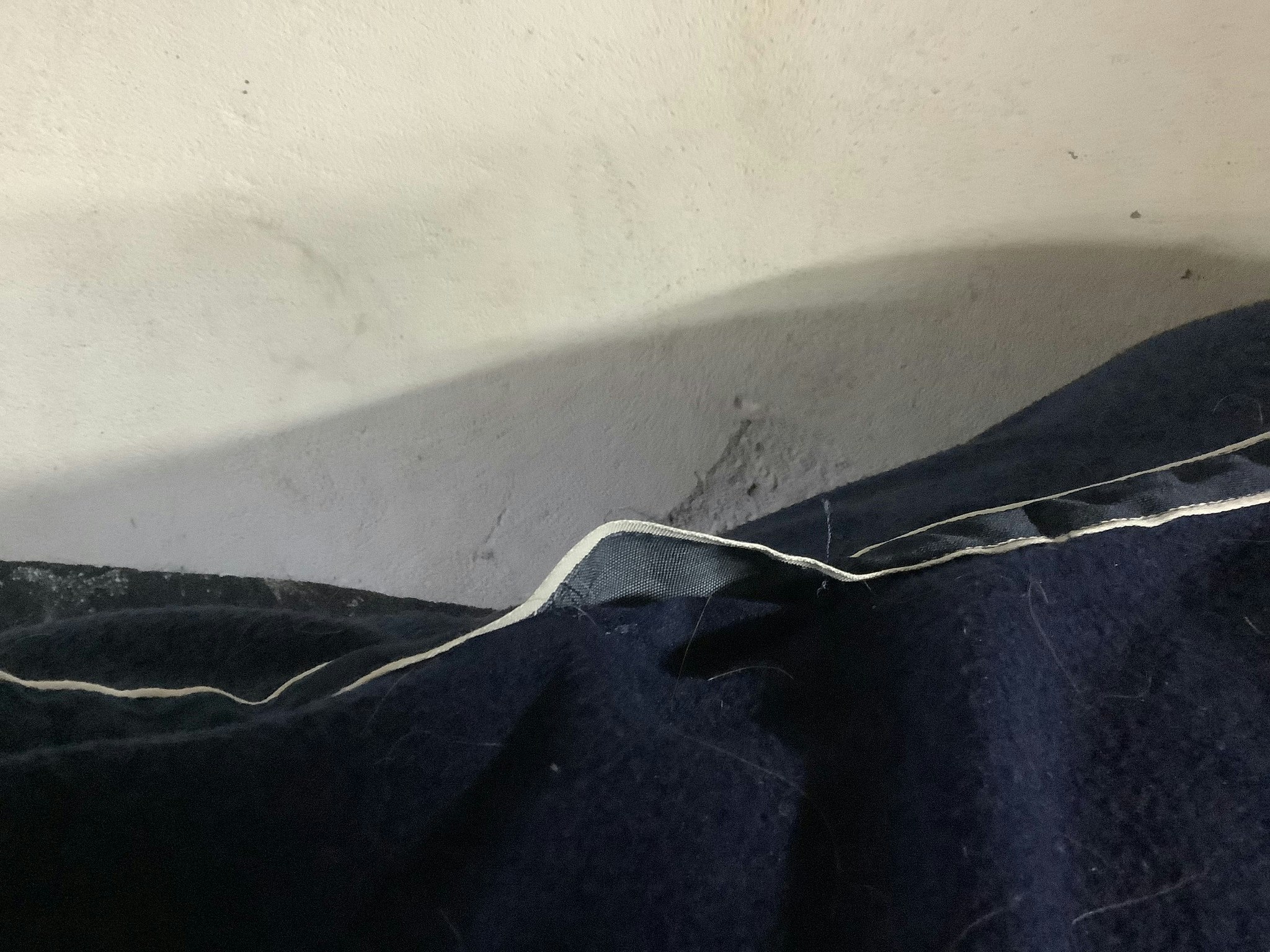 Fleecetäcke,blå,släppt i en söm men ej hål,125 cm