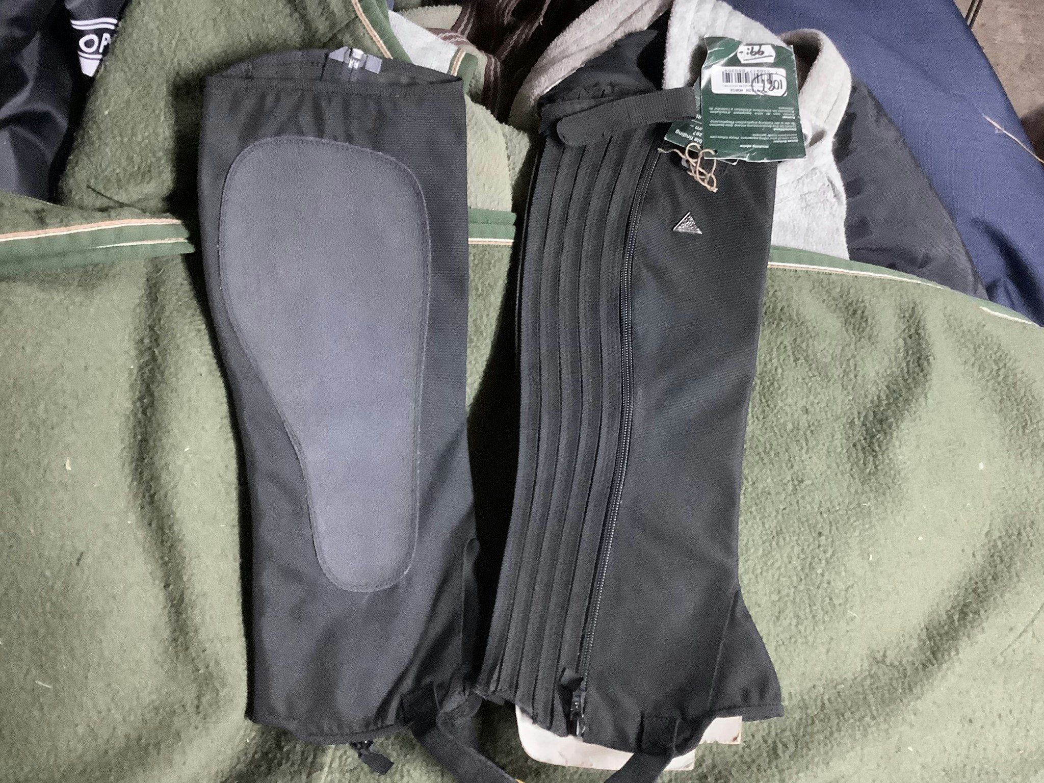 Mountain horse shortchaps,stl L,svarta,nya