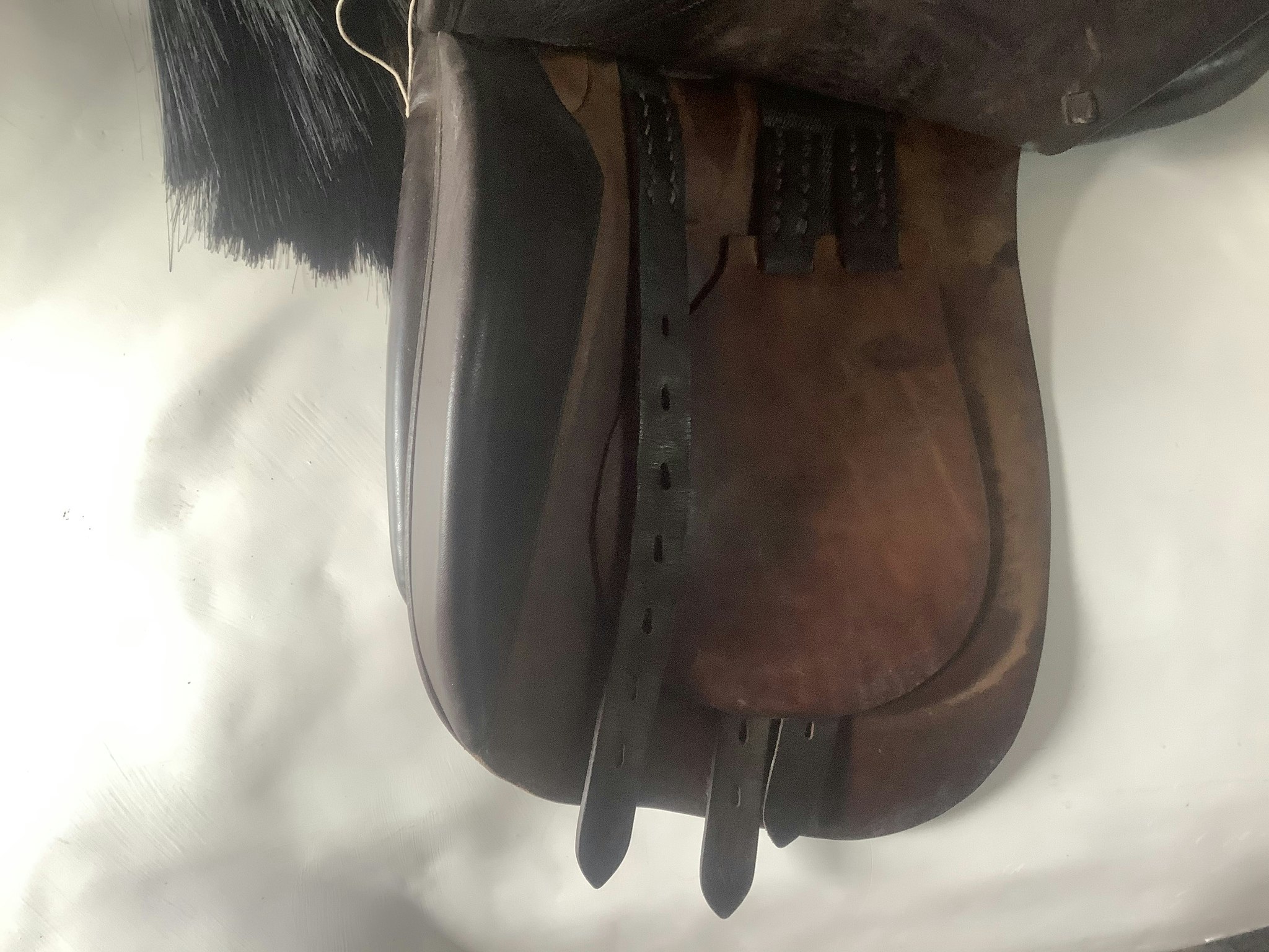 Röösli classic pilatus,dressyrsadel,brun,17”,troligen MW i bom