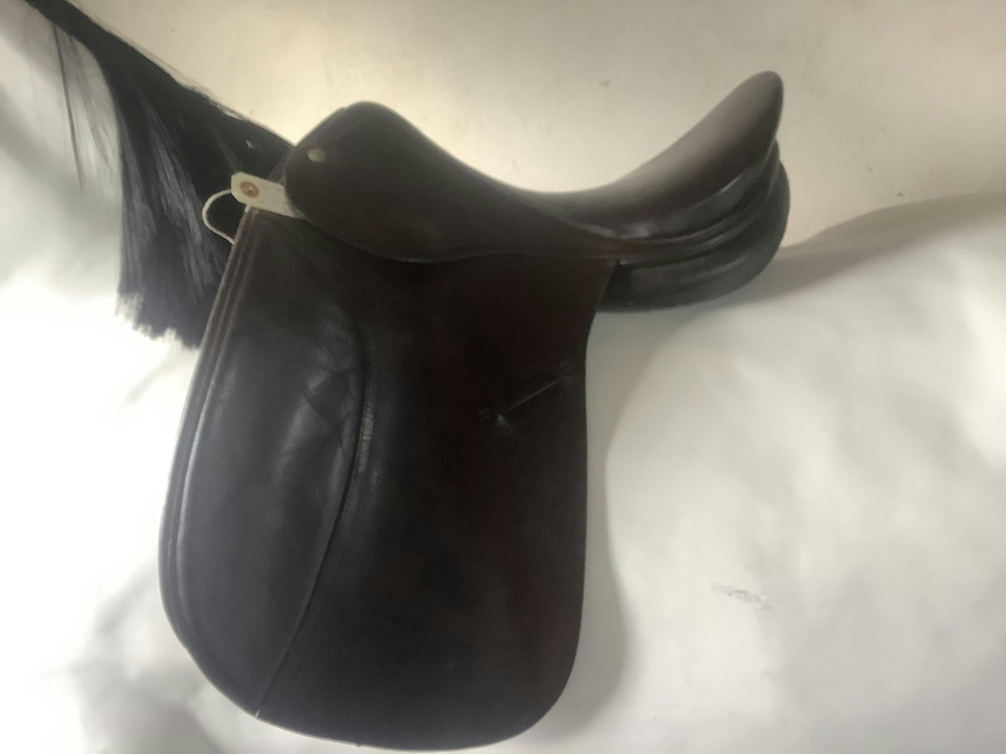 Röösli classic pilatus,dressyrsadel,brun,17”,troligen MW i bom