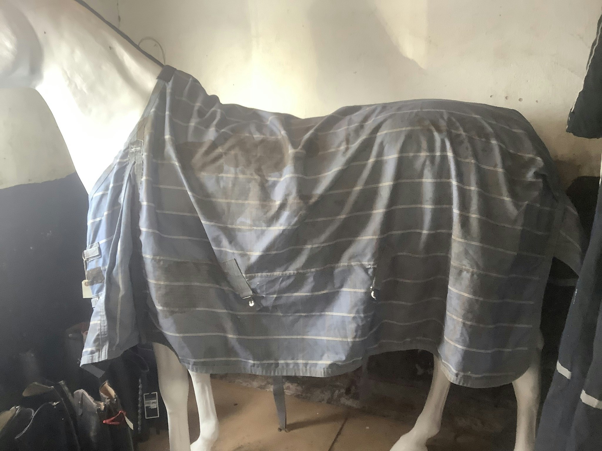Regntäcke otvättat, ett hål, 155 cm