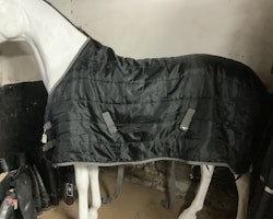 Hansbo stalltäcke,svart,ca 100 gr,155 cm
