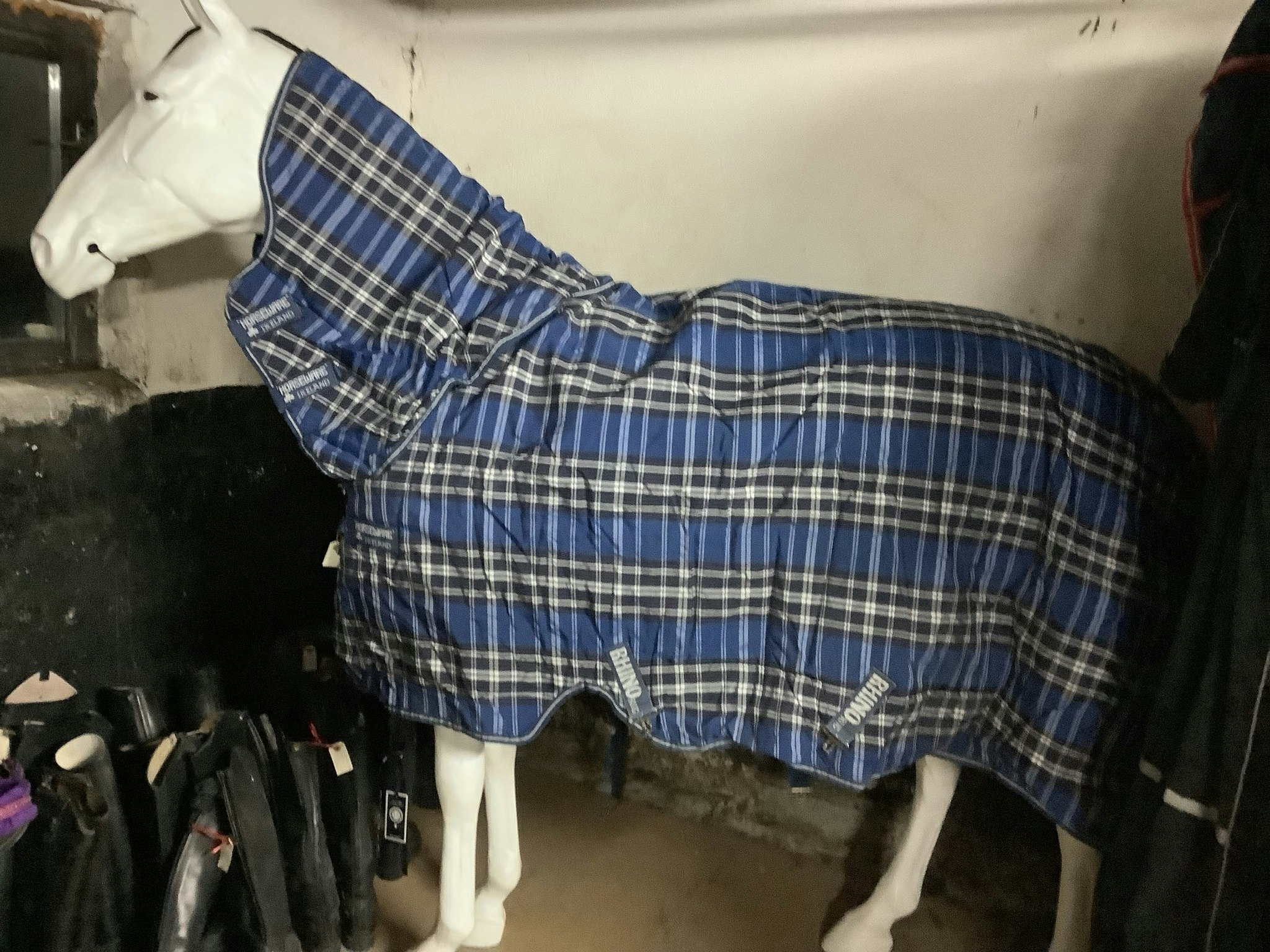 Horseware rhino rug, rutigt, ca 300 gr med lös hals, 145 cm