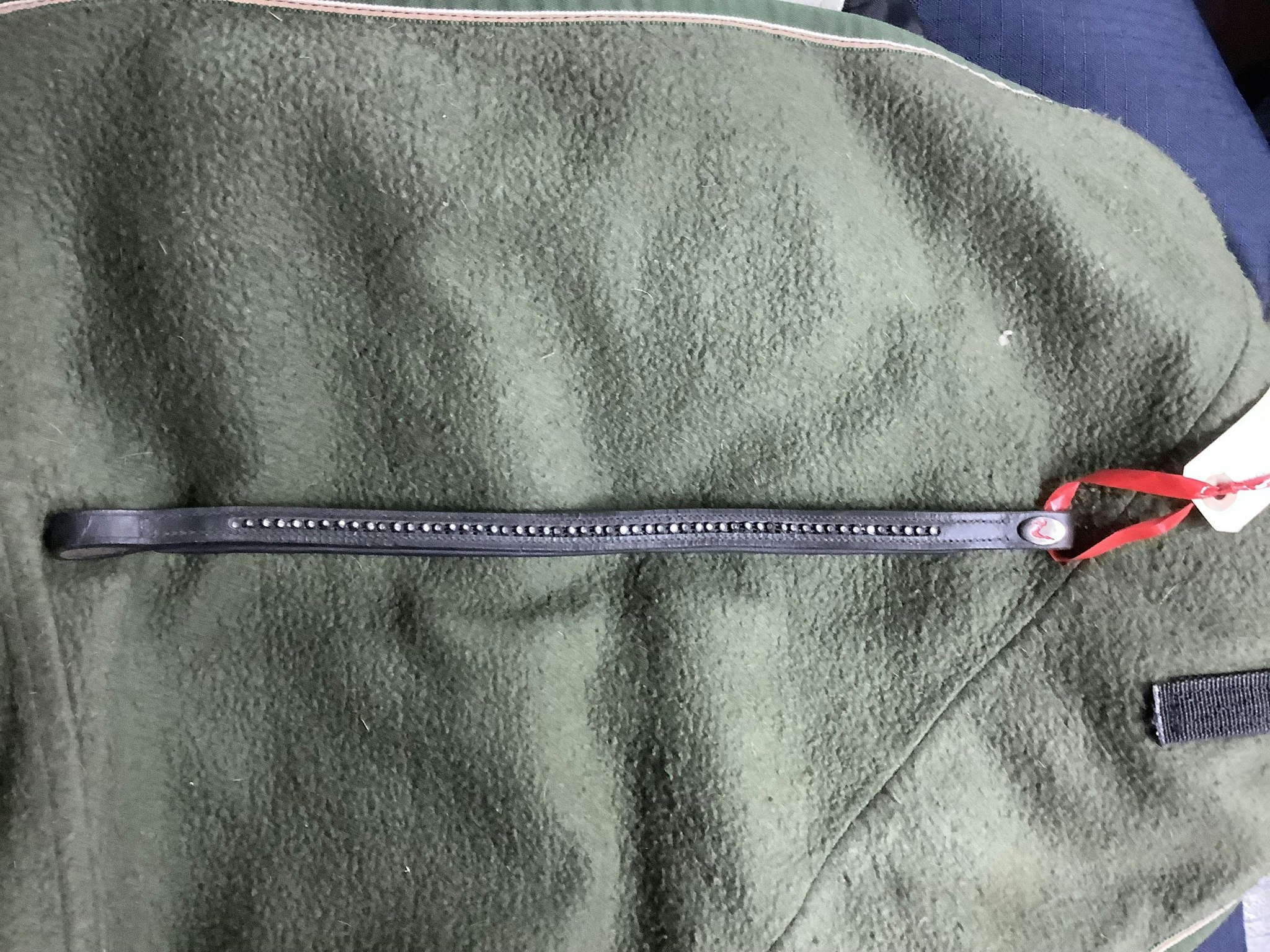 Pannband svart med stenar,42 cm