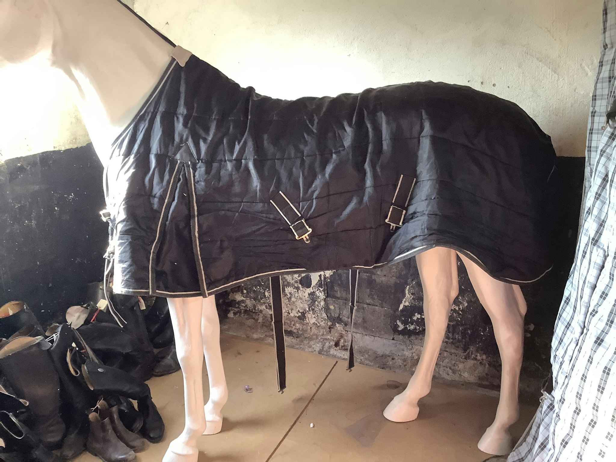 Stalltäcke svart, ca 200 gr, 145 cm